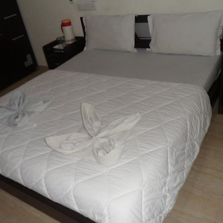 Hotel Rajdeep Inn Ahmedabad Exterior photo