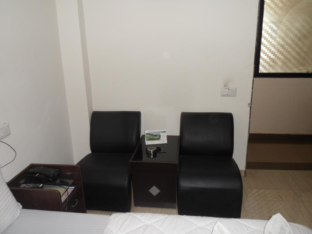Hotel Rajdeep Inn Ahmedabad Exterior photo