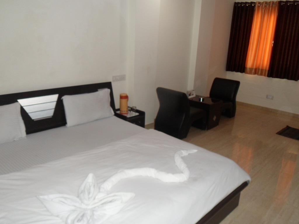 Hotel Rajdeep Inn Ahmedabad Exterior photo
