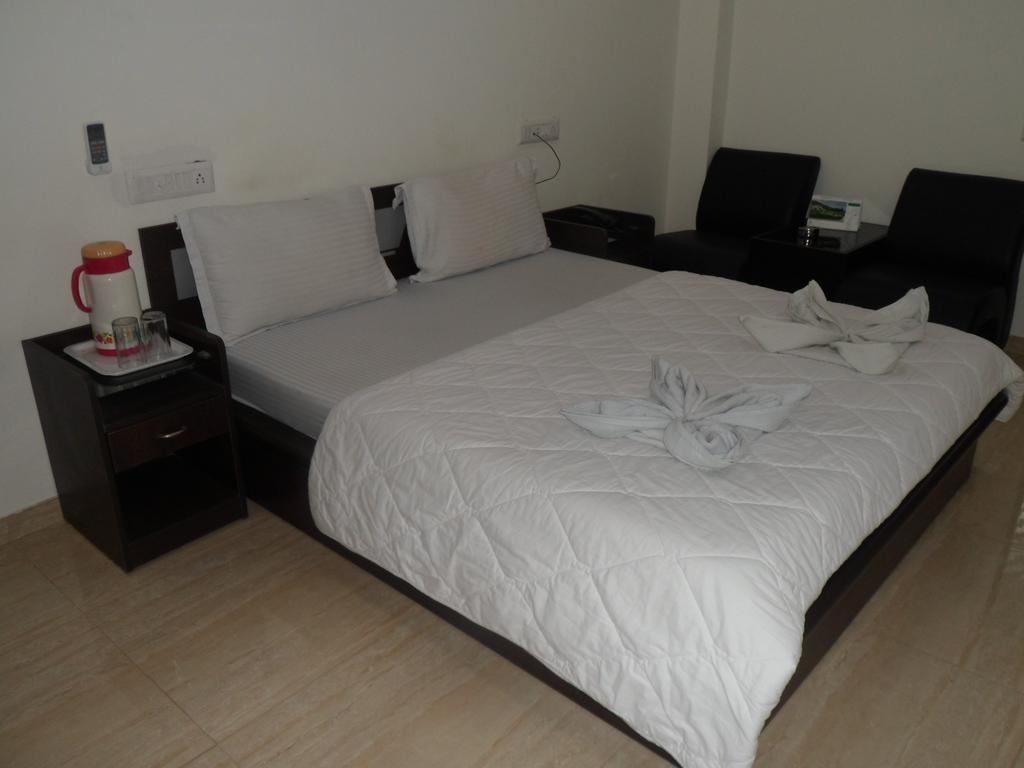 Hotel Rajdeep Inn Ahmedabad Exterior photo