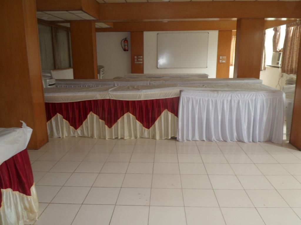 Hotel Rajdeep Inn Ahmedabad Exterior photo