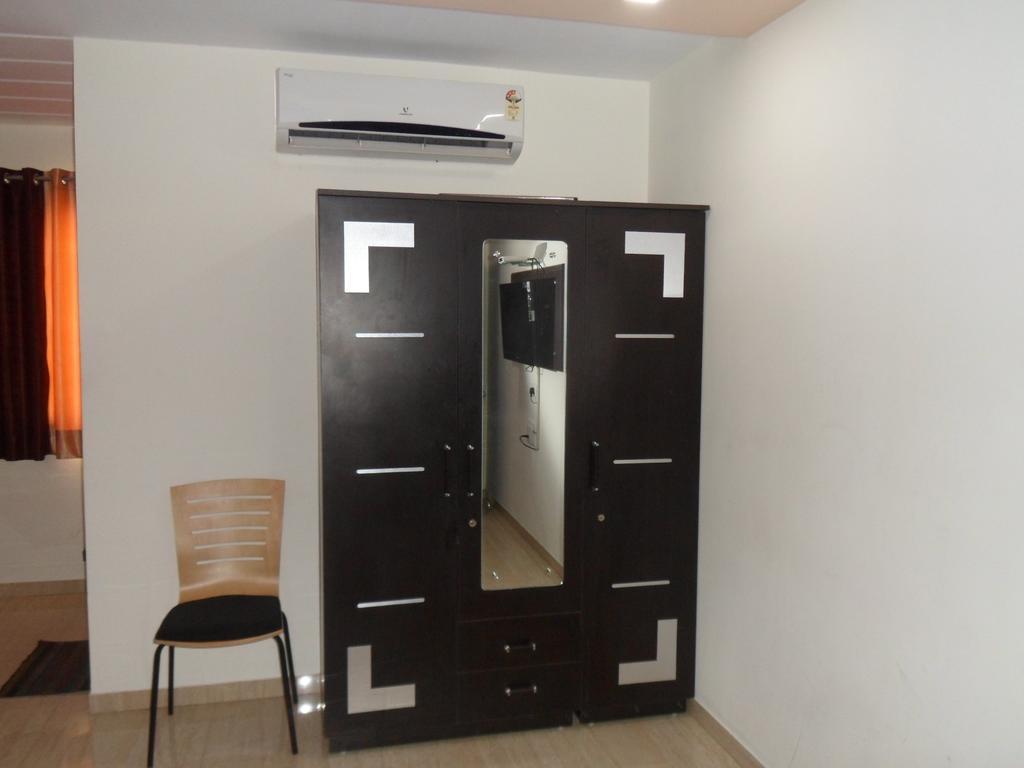 Hotel Rajdeep Inn Ahmedabad Exterior photo