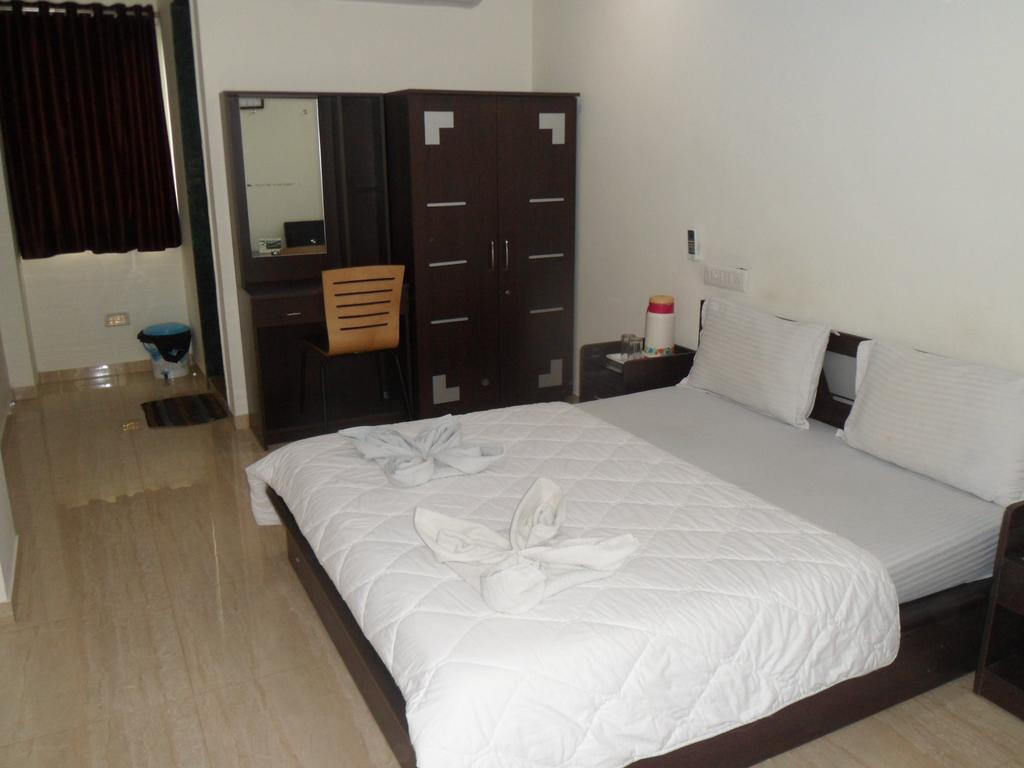 Hotel Rajdeep Inn Ahmedabad Exterior photo
